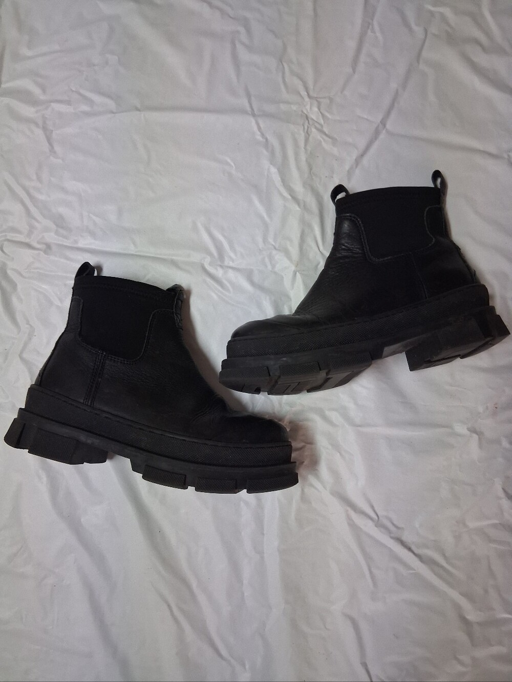Aldo Women's Black Chukka Lug Boots - Chunky Sole Chelsea Style Sz 7.5
